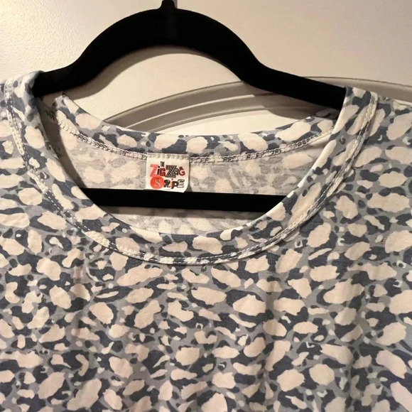 ~Zig Zag~ Top - 2XL - Picture 4 of 7